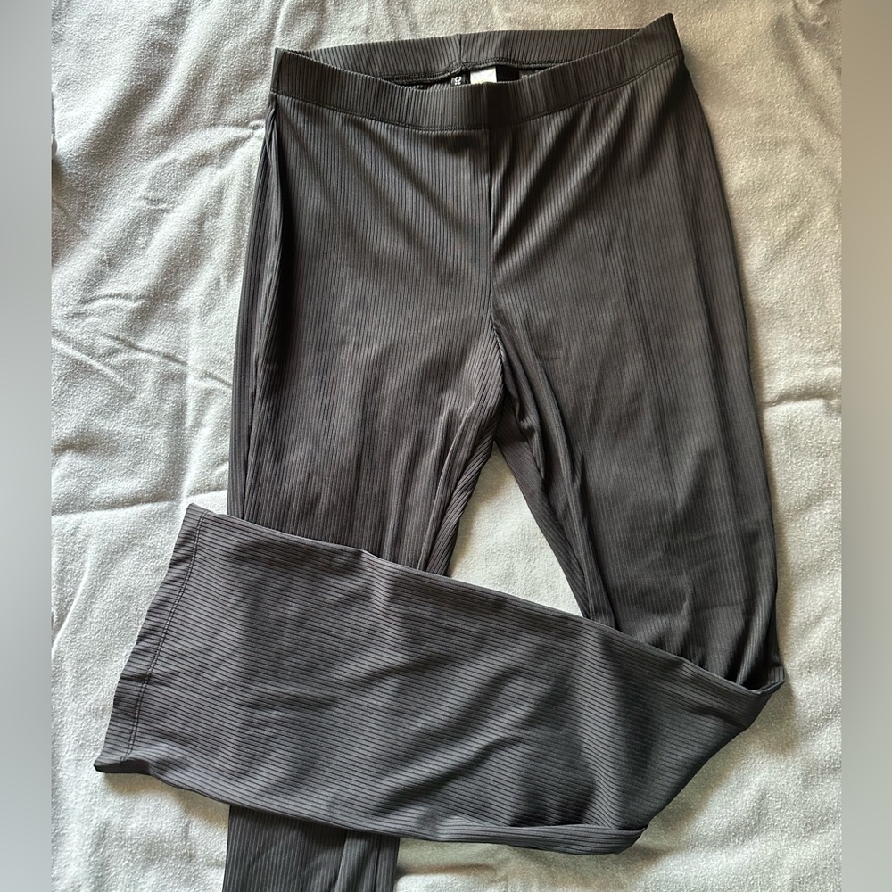Black ribbed yoga pants
